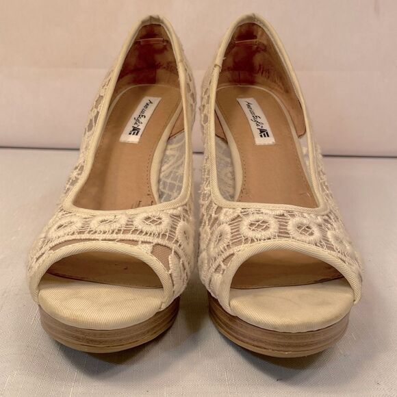 Cream Lace Peep-Toe Wedges Size 7 GUC - Picture 3 of 6